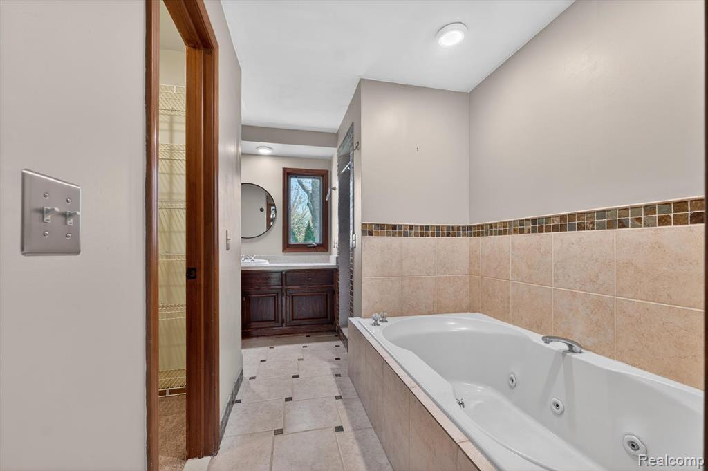 2476 Cedar Key Drive, Lake Orion, MI — Photo 32