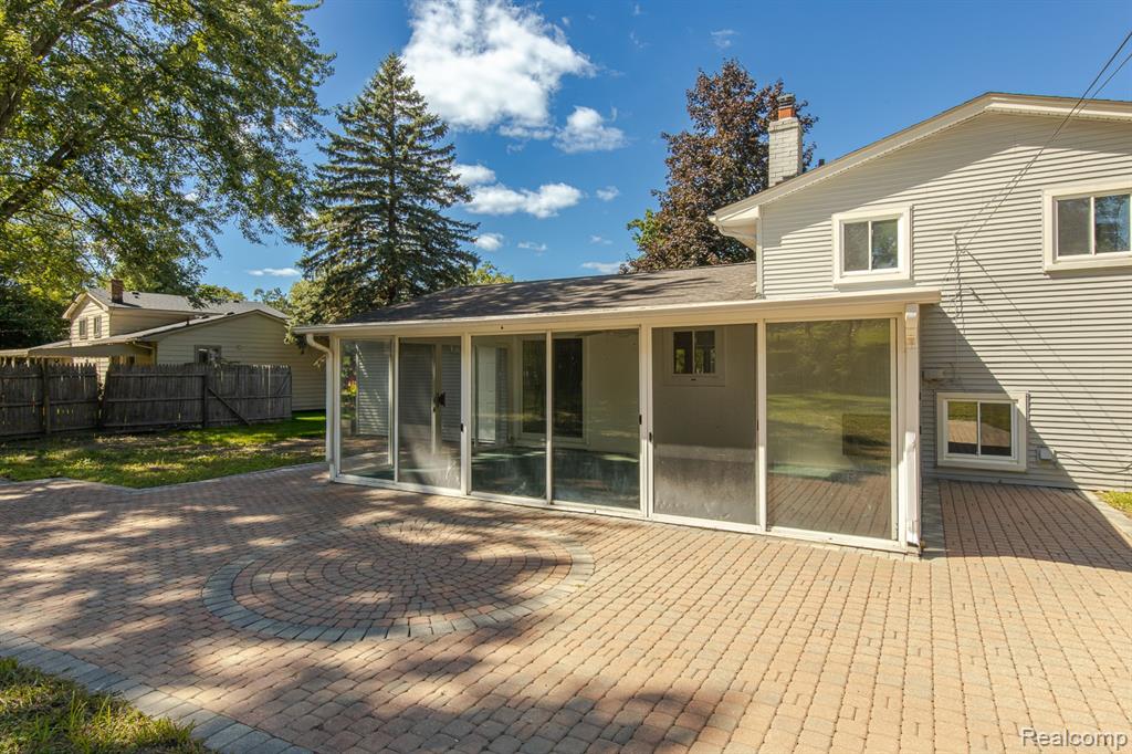 5357 Farm Road, Waterford, MI 48327 — Photo 43