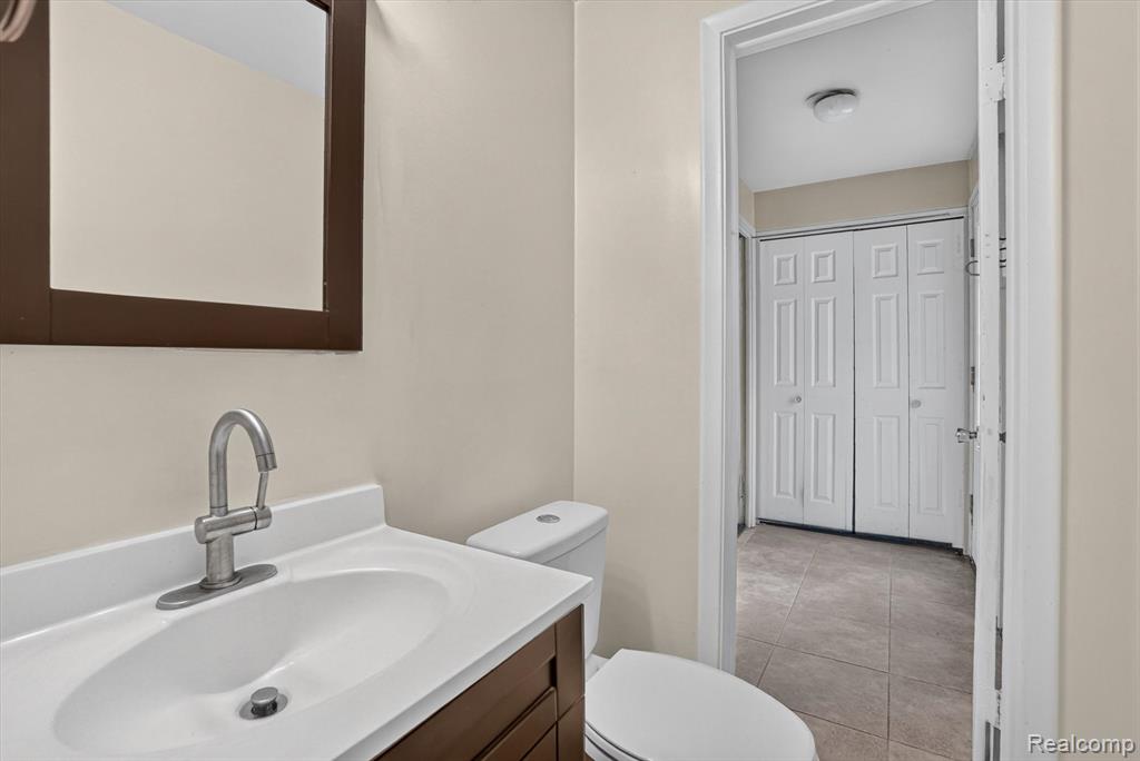 2356 Pineview Court, Flushing, MI 48433 — Photo 23