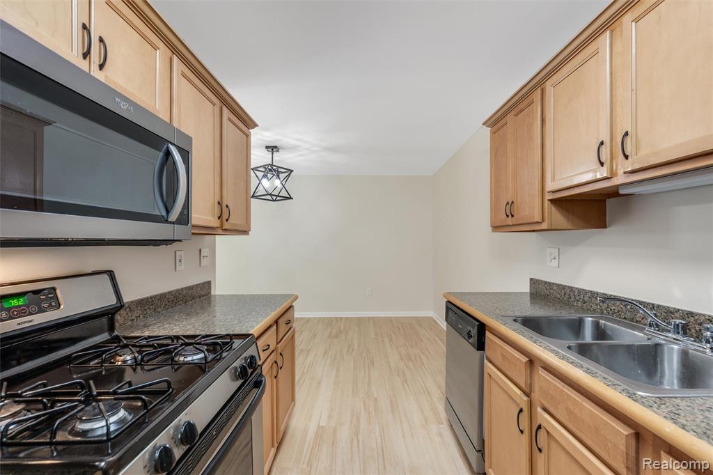 40526 Newport Drive, Plymouth, MI 48170 — Photo 13