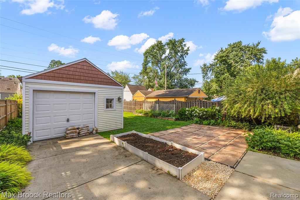 929 Cambridge Road, Berkley, MI 48072 — Photo 27