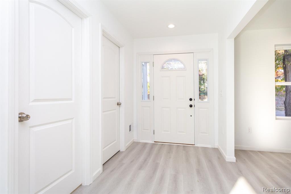 500 N CONKLIN Road, Lake Orion, MI 48362 — Photo 5