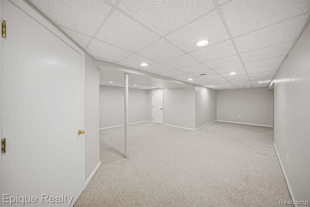 919 Rikki Ann Court, Wixom, MI 48393 — Photo 17