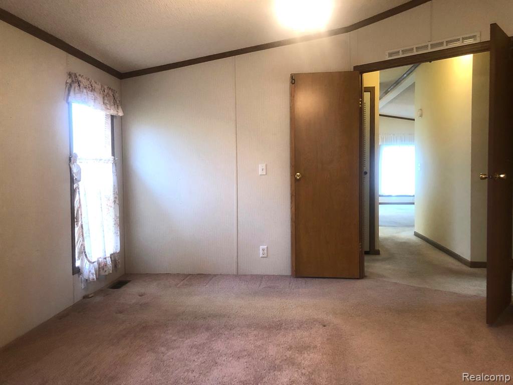 614 Spruce Court, Jonesville, MI 49250 — Photo 25