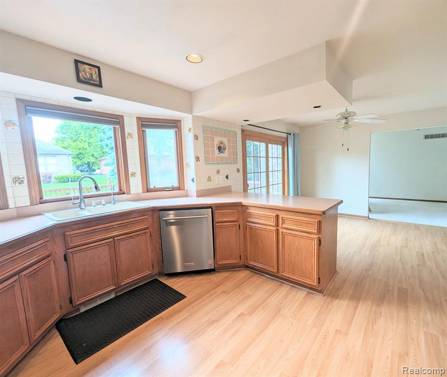 421 Buttercup Drive, Rochester Hills, MI 48307 — Photo 8