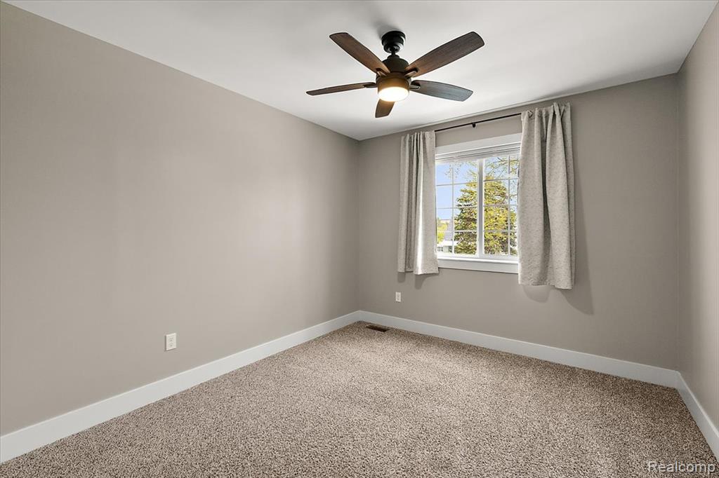 4253 Mandalay Avenue, Royal Oak, MI 48073 — Photo 30