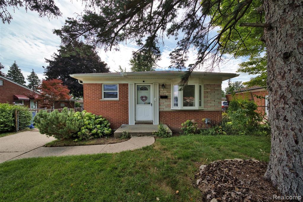 25117 Ann Arbor Trail, Dearborn Heights, MI 48127