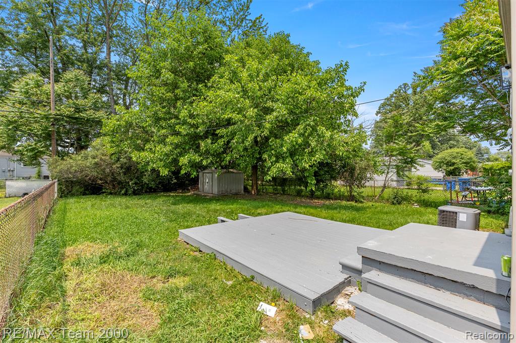 4652 Raymond Avenue, Dearborn Heights, MI 48125 — Photo 25