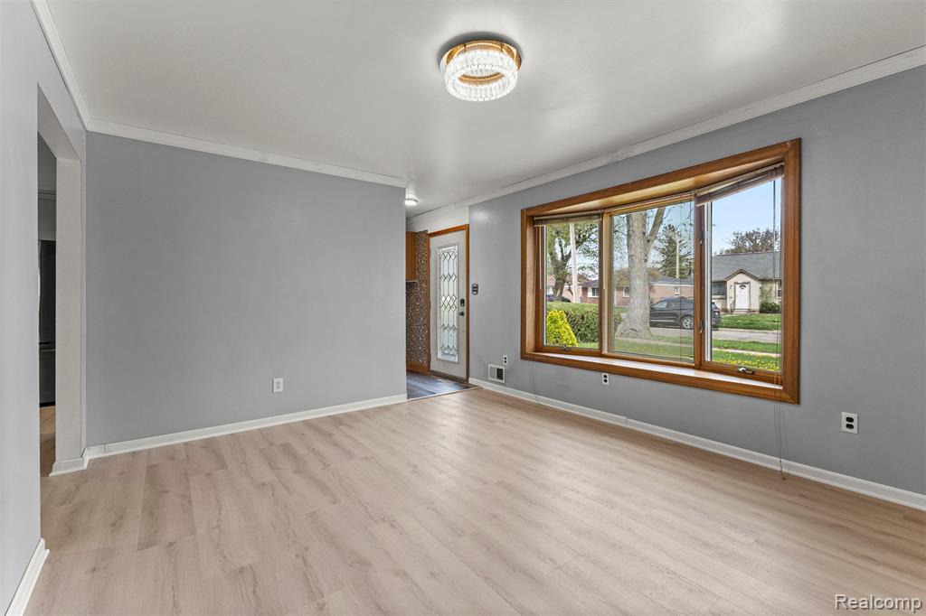 6151 Robindale Avenue, Dearborn Heights, MI 48127 — Photo 10