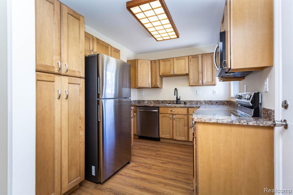 8850 Janis Street, Shelby Twp, MI 48317 — Photo 10