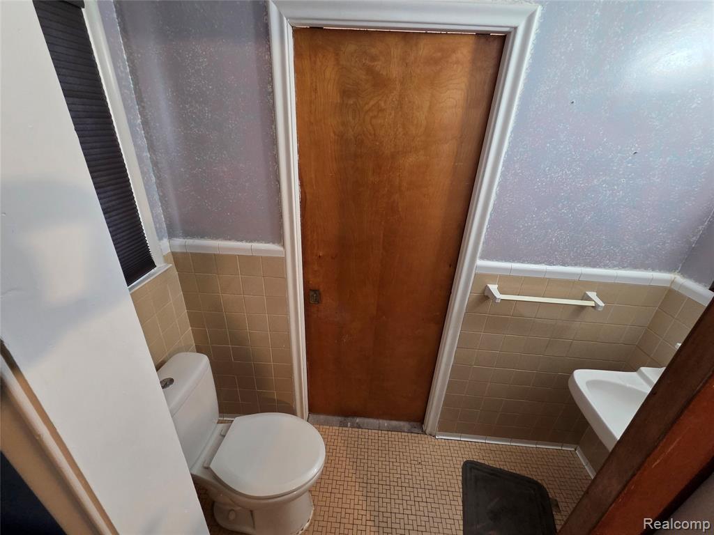 8960 Arnold Avenue, Redford, MI 48239 — Photo 17