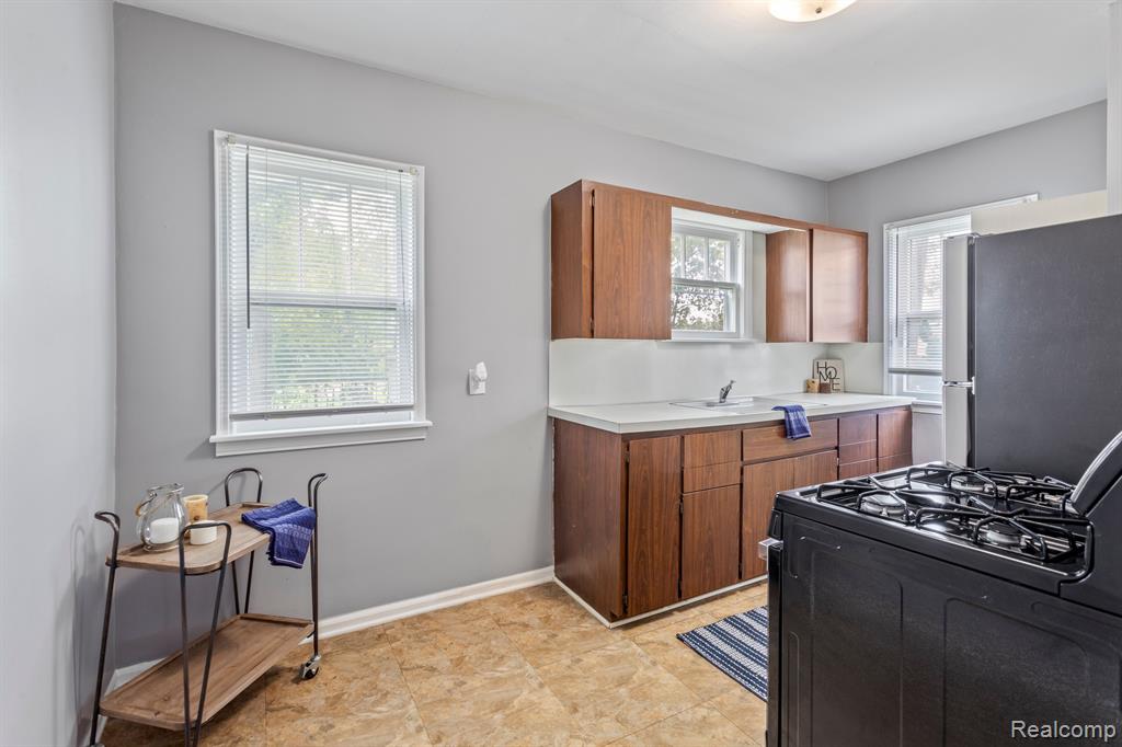 46 SMITH Court, Lake Orion, MI 48362 — Photo 15