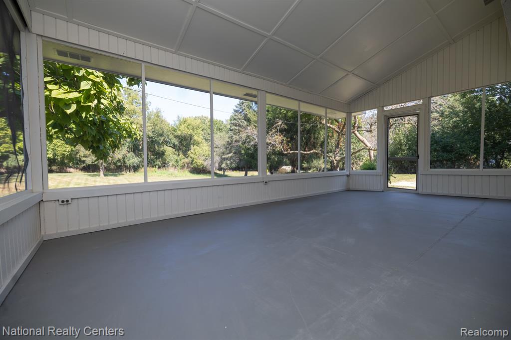 6050 UPPER STRAITS Boulevard, West Bloomfield, MI 48324 — Photo 19