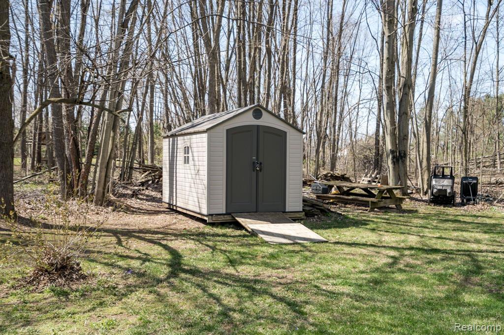 8660 SARGENT Road, Fowlerville, MI 48836 — Photo 40