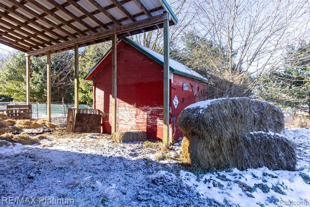 536 N CEDAR Road, Fowlerville, MI 48836 — Photo 59