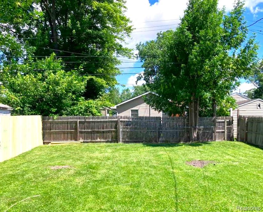 577 E HUDSON Avenue, Madison Heights, MI 48071 — Photo 6