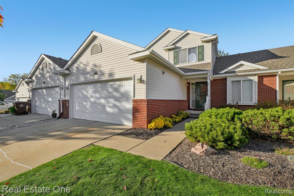 480 Hosta, Howell, MI 48843 — Photo 2