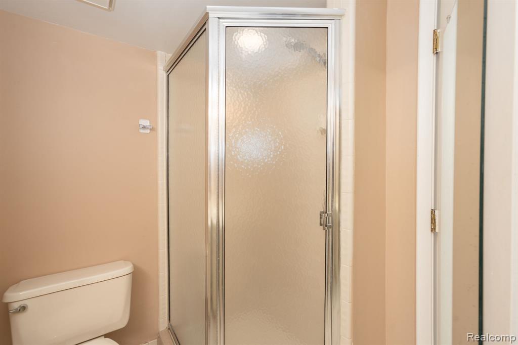 4343 Foxpointe Drive, West Bloomfield, MI 48323 — Photo 38