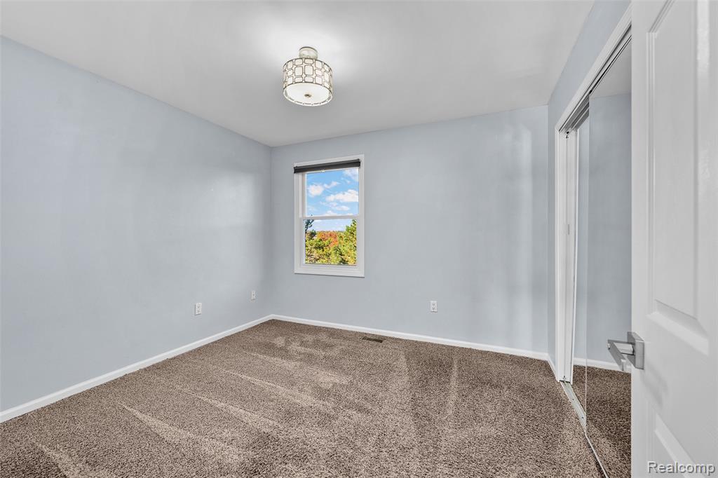 4476 Woodcliff Court, Rochester, MI 48306 — Photo 33