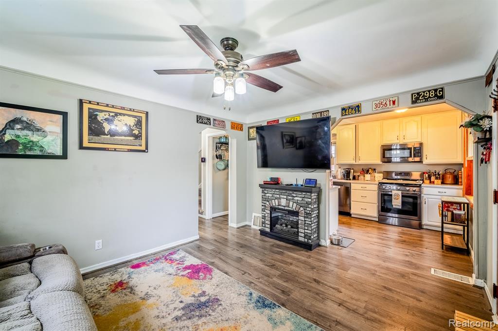 706 WHITE Avenue, Lincoln Park, MI 48146 — Photo 8