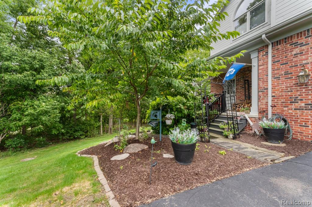 6775 Carlyle Crossing, West Bloomfield, MI — Photo 9