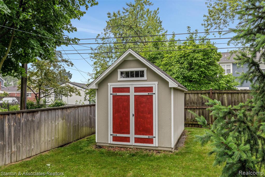 608 Woodlawn Avenue, Royal Oak, MI 48073 — Photo 30