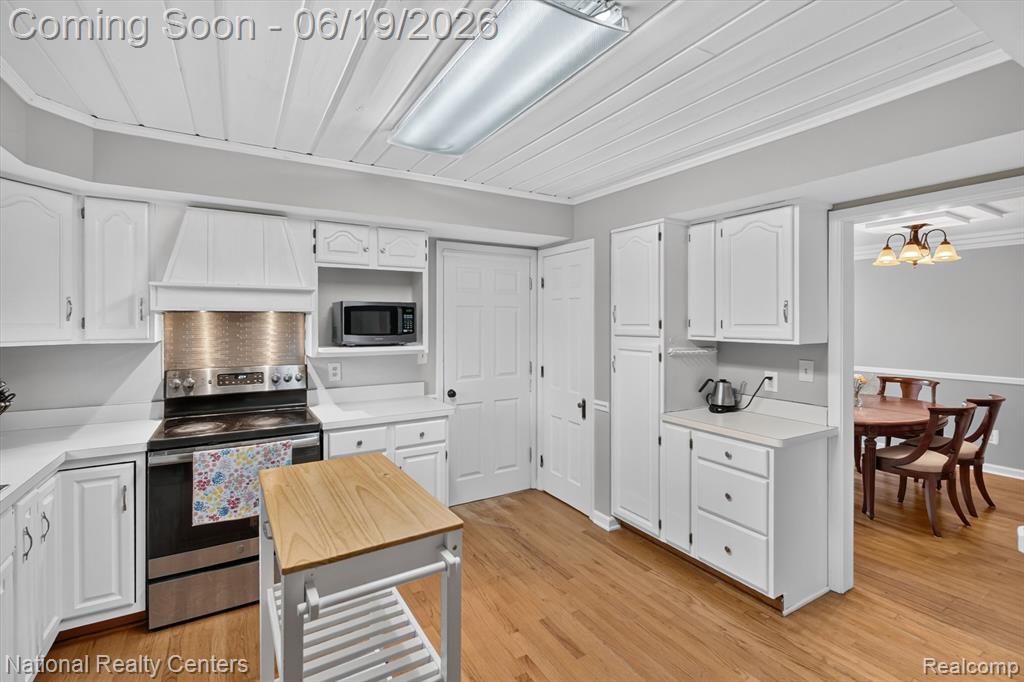 360 Woodland Drive, South Lyon, MI 48178 — Photo 17