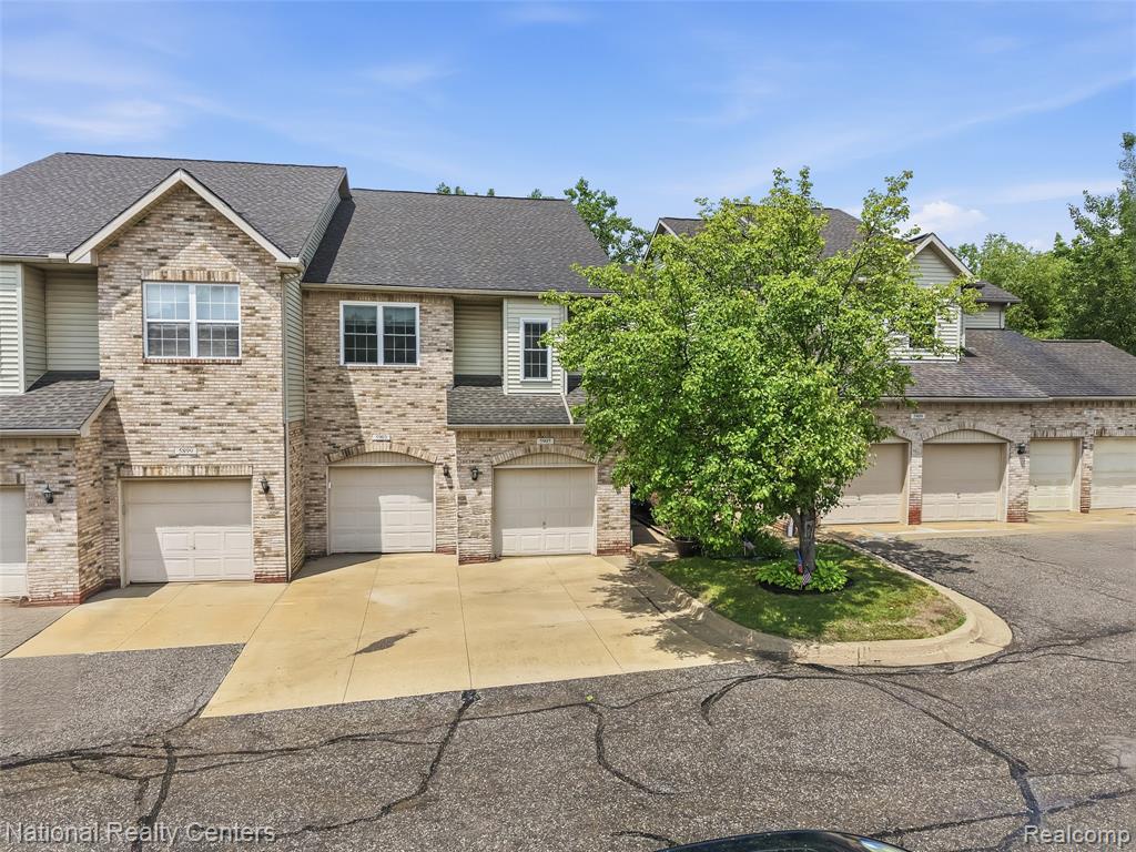 5905 High Pointe Court, Brighton, MI 48116 — Photo 19