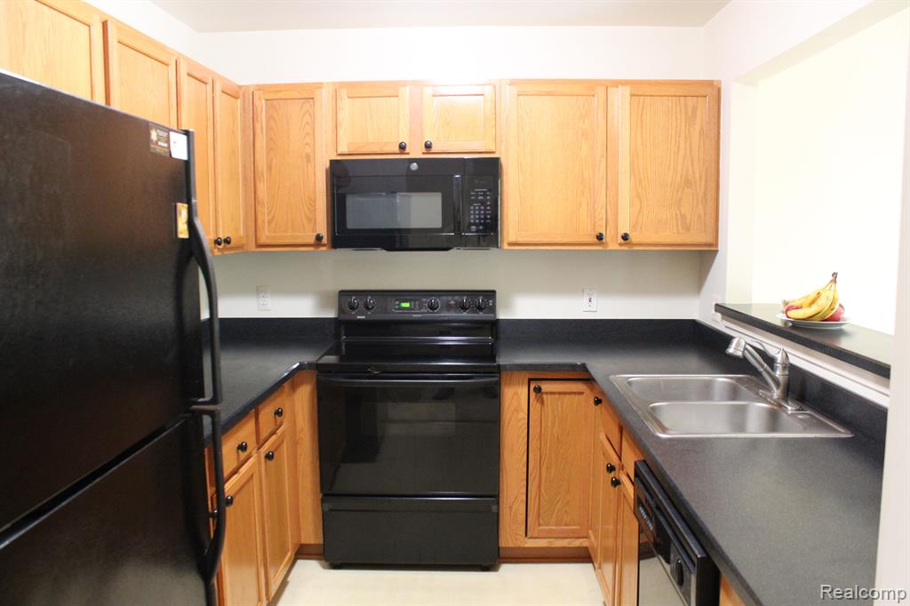 9132 COLONY PARK Drive, Ypsilanti, MI 48197 — Photo 11