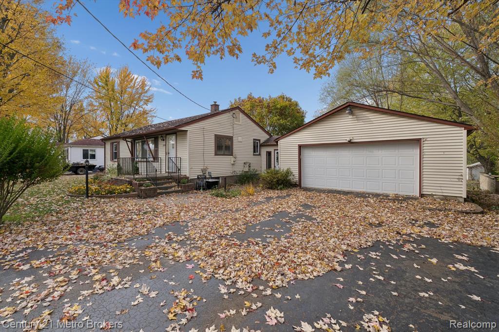4466 S Center Road, Burton, MI 48519 — Photo 4