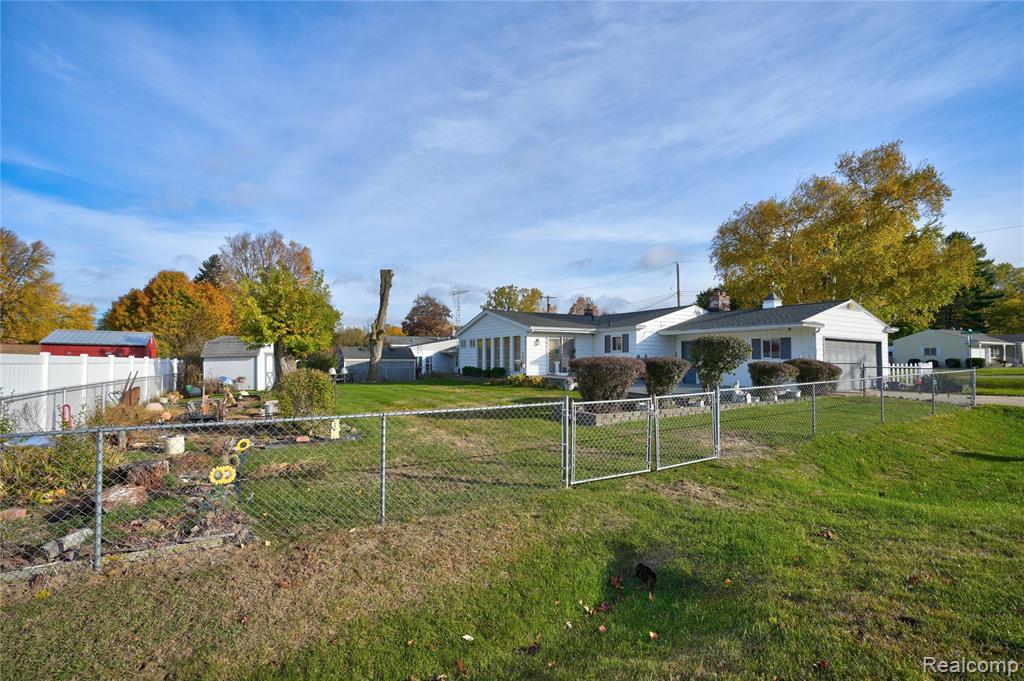 4480 Cherrytree Lane, Flint, MI 48507 — Photo 11