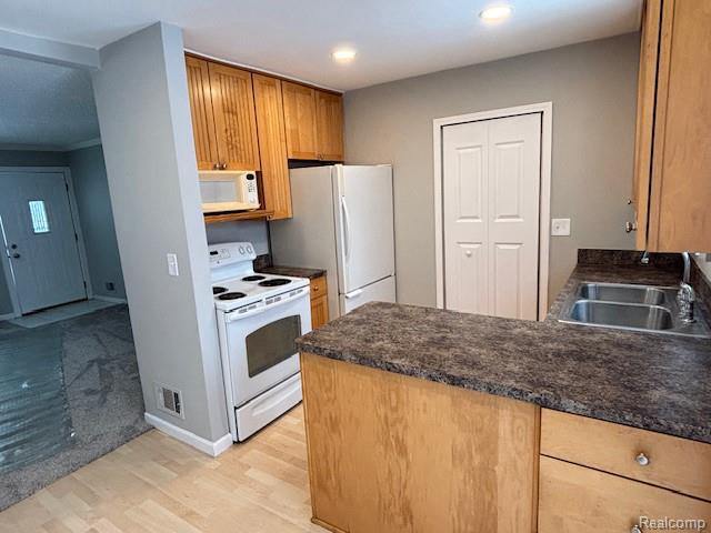 416 E Bernhard Avenue, Hazel Park, MI 48030 — Photo 5