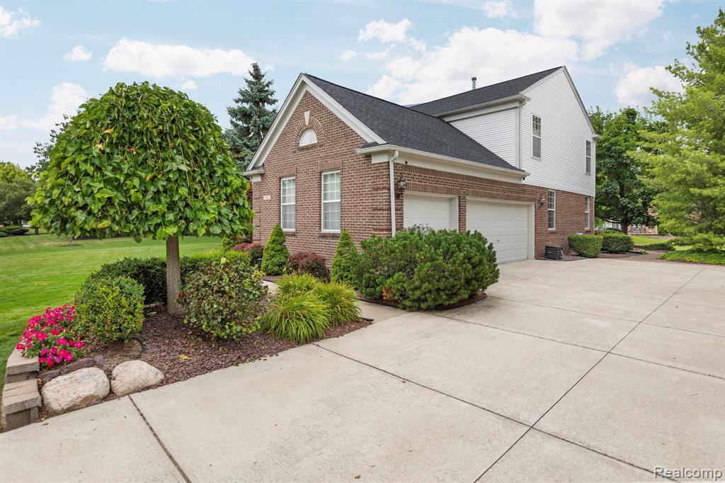 393 Pleasant Ridge Drive, Canton, MI 48188 — Photo 7