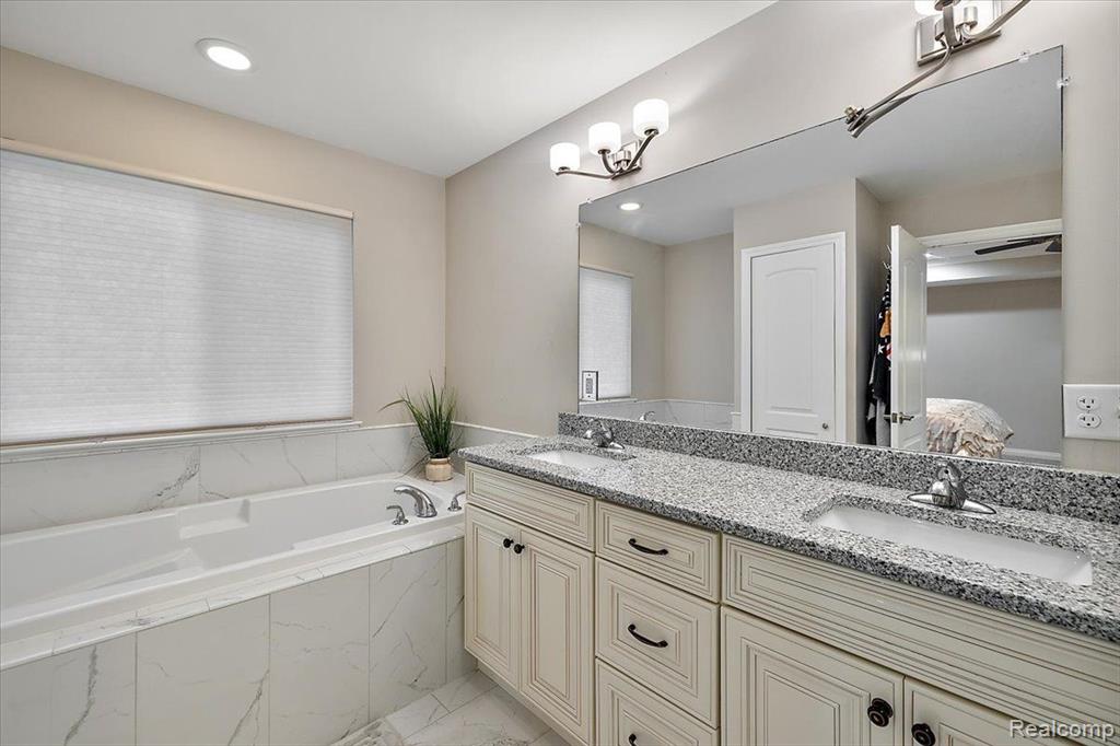 3973 LISA MARIE Drive, Sterling Heights, MI 48314 — Photo 35