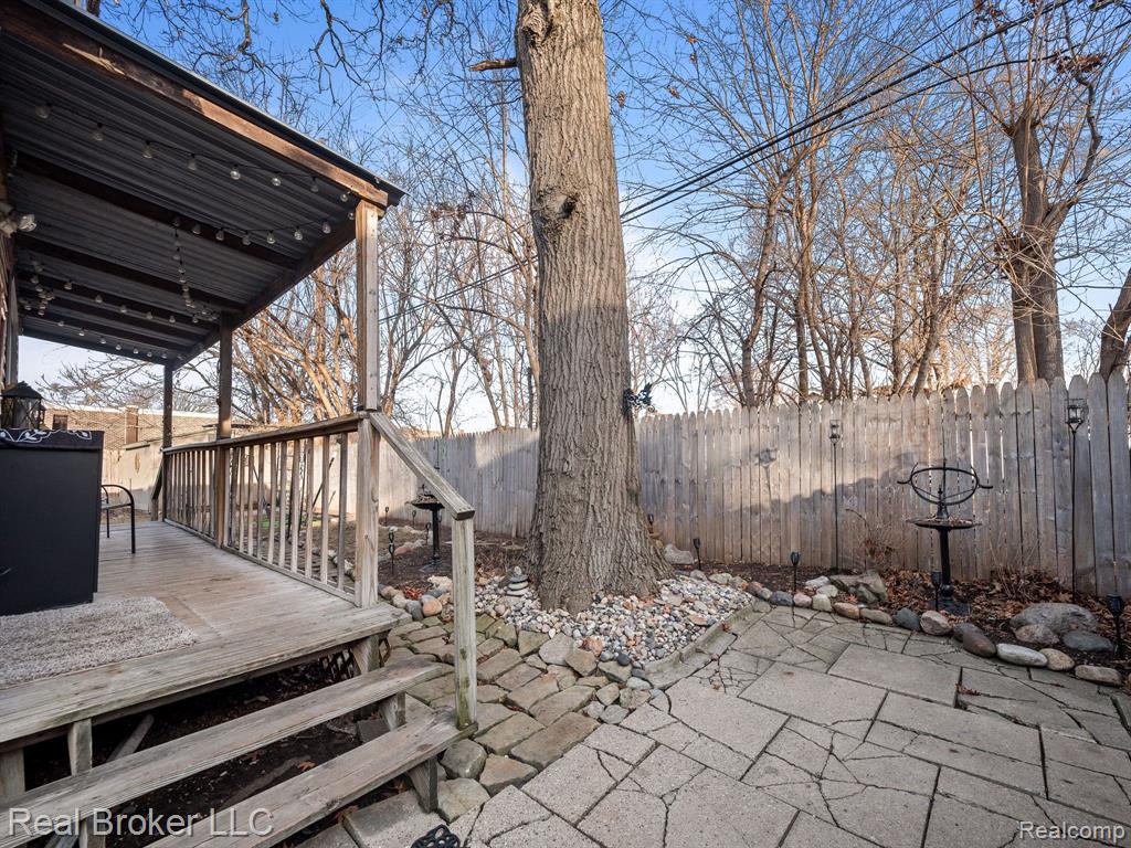 963 E MADGE Avenue, Hazel Park, MI 48030 — Photo 18