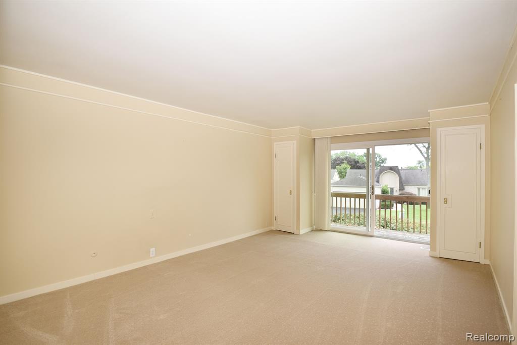 5132 WOODLANDS Lane, Bloomfield Hills, MI 48302 — Photo 18