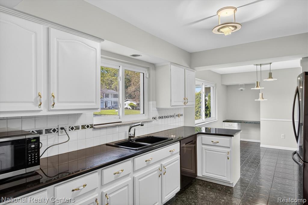 21730 Riverview Drive, Beverly Hills, MI 48025 — Photo 19