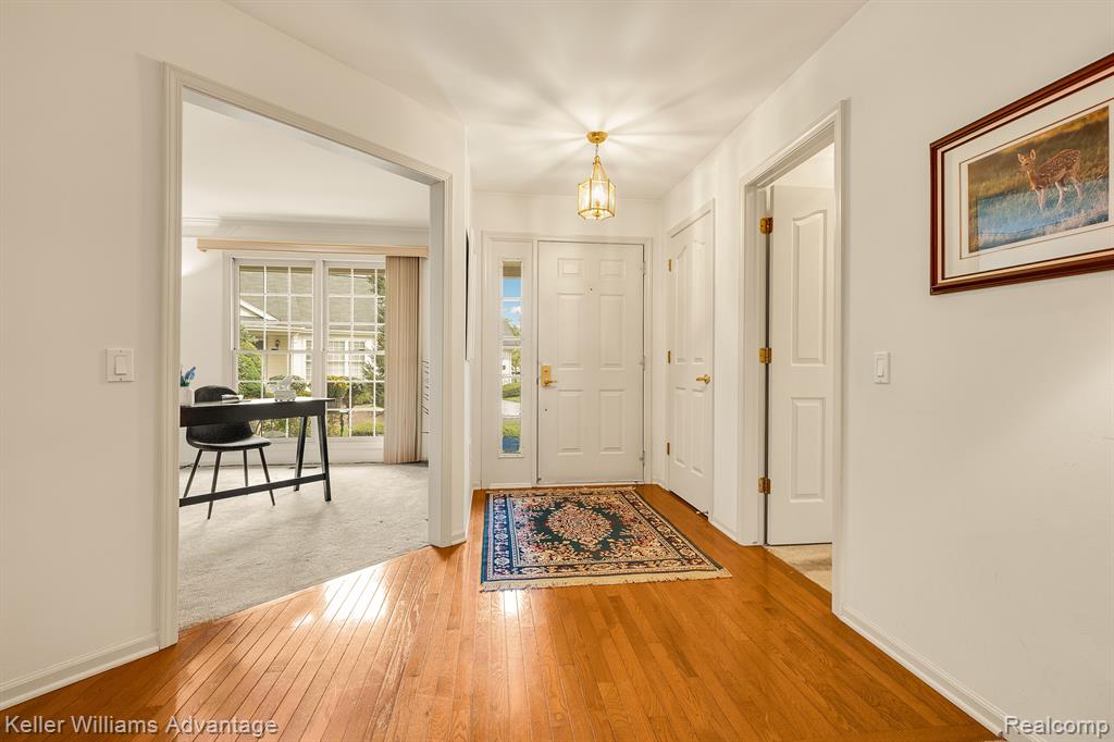 39542 VILLAGE RUN Drive, Northville, MI 48168 — Photo 6