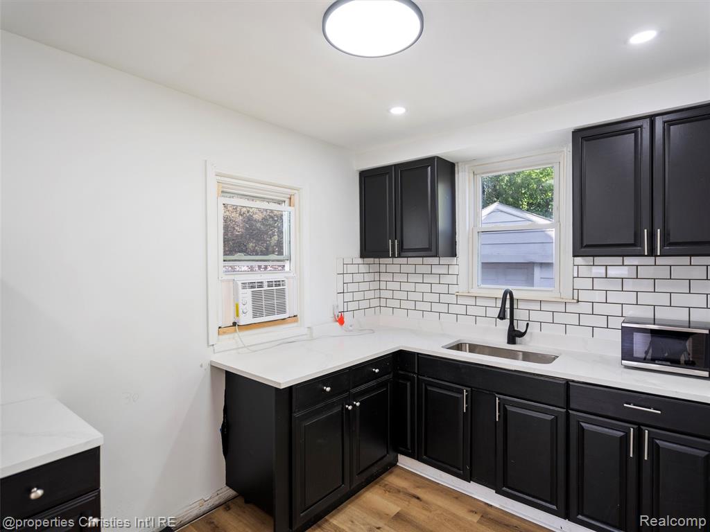 8770 Leroy Street, Oak Park, MI 48237 — Photo 10
