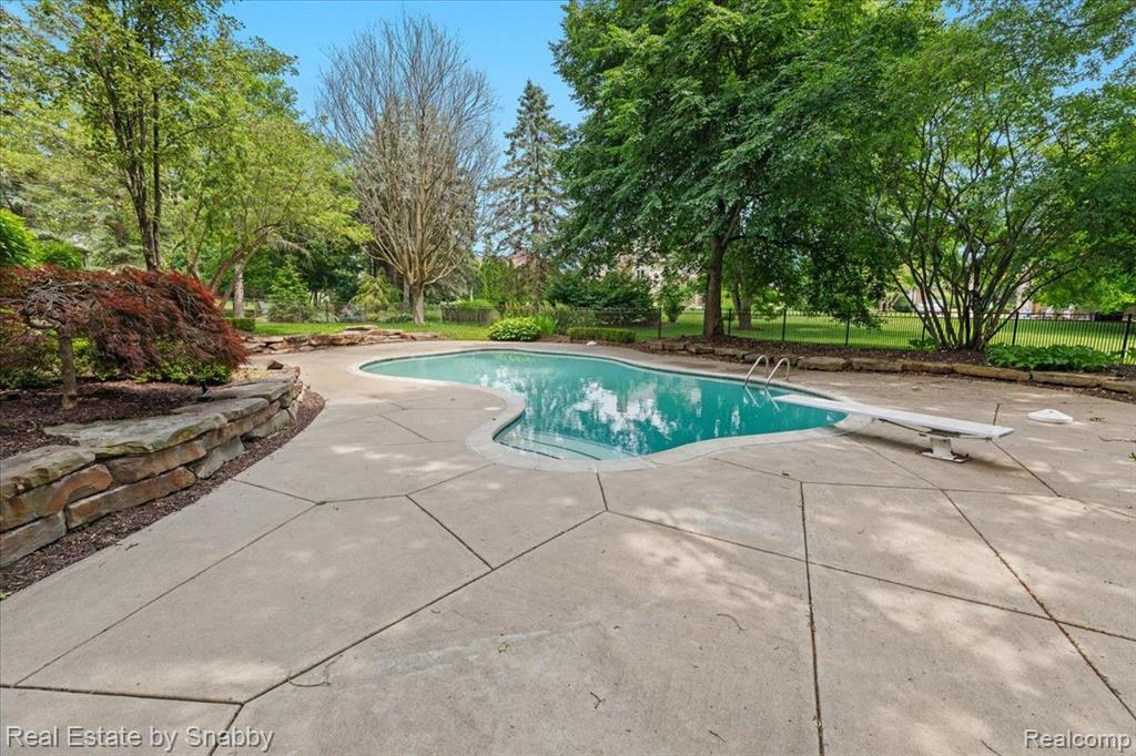 4096 Oak Tree Circle, Rochester, MI 48306 — Photo 15