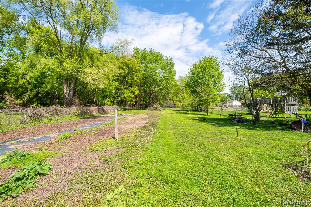 1255 Glendale Street, Burton, MI 48509 — Photo 40