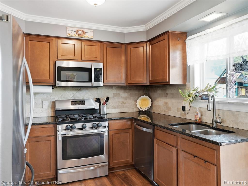 52735 Washington Street, New Baltimore, MI 48047 — Photo 9