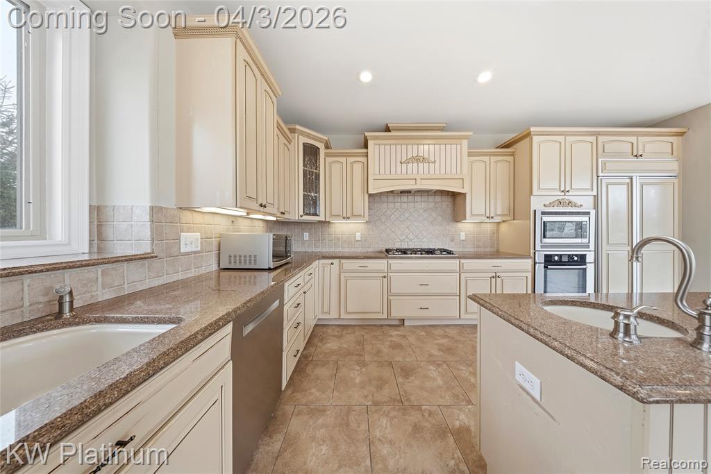 48877 Point Lakeview Drive, Chesterfield, MI 48047 — Photo 26