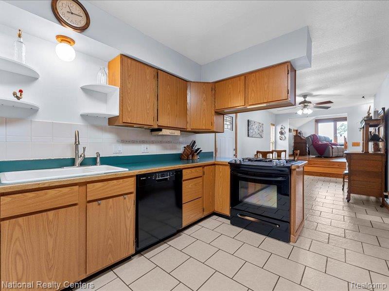 7888 Lakeshore Drive, Newport, MI 48166 — Photo 9