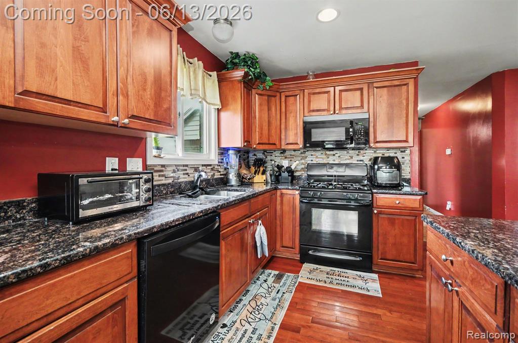 26820 Alderman Court, Harrison Township, MI — Photo 17