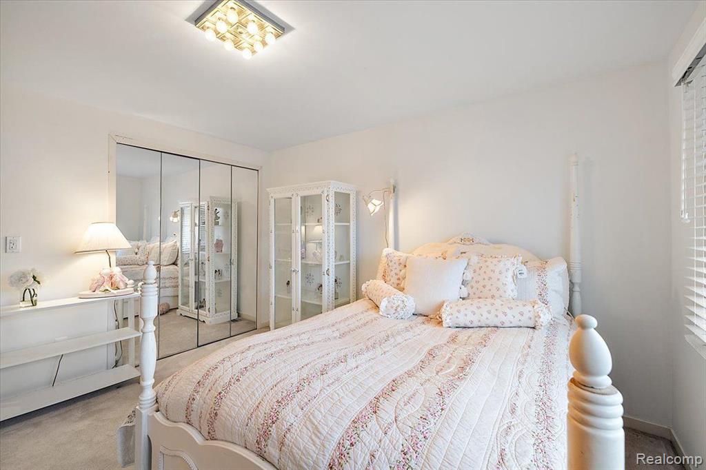 5385 POND BLUFF Drive, West Bloomfield, MI 48323 — Photo 55