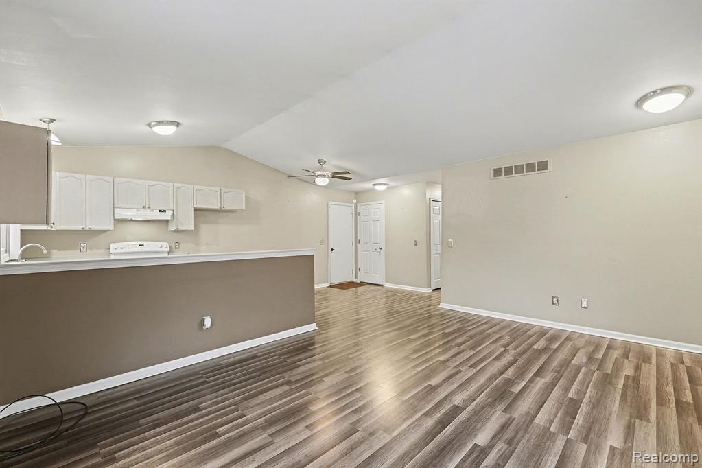 41916 King Edward Court, Clinton Twp, MI 48038 — Photo 8