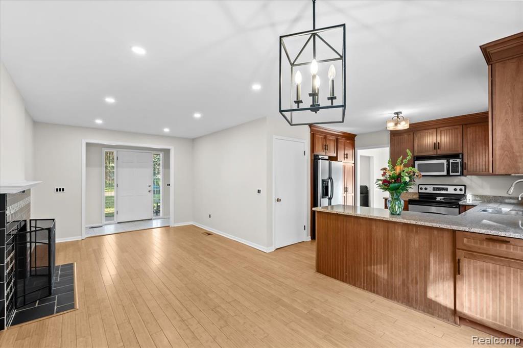 5265 Greenfield Road, Brighton, MI 48114 — Photo 5