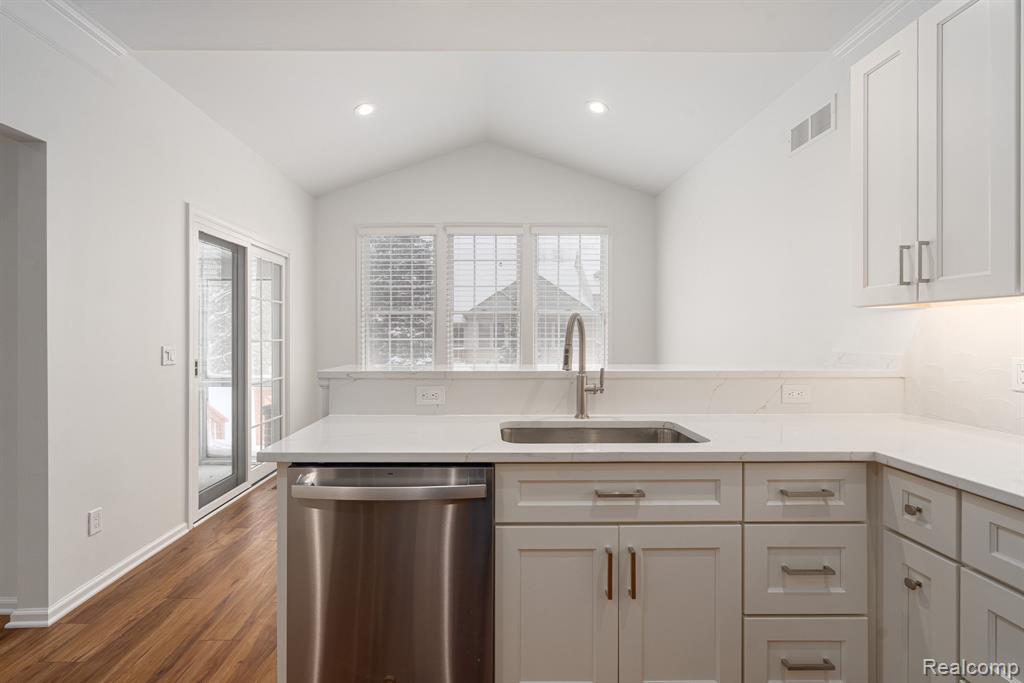 530 Wyngate Drive, Rochester, MI 48307 — Photo 14