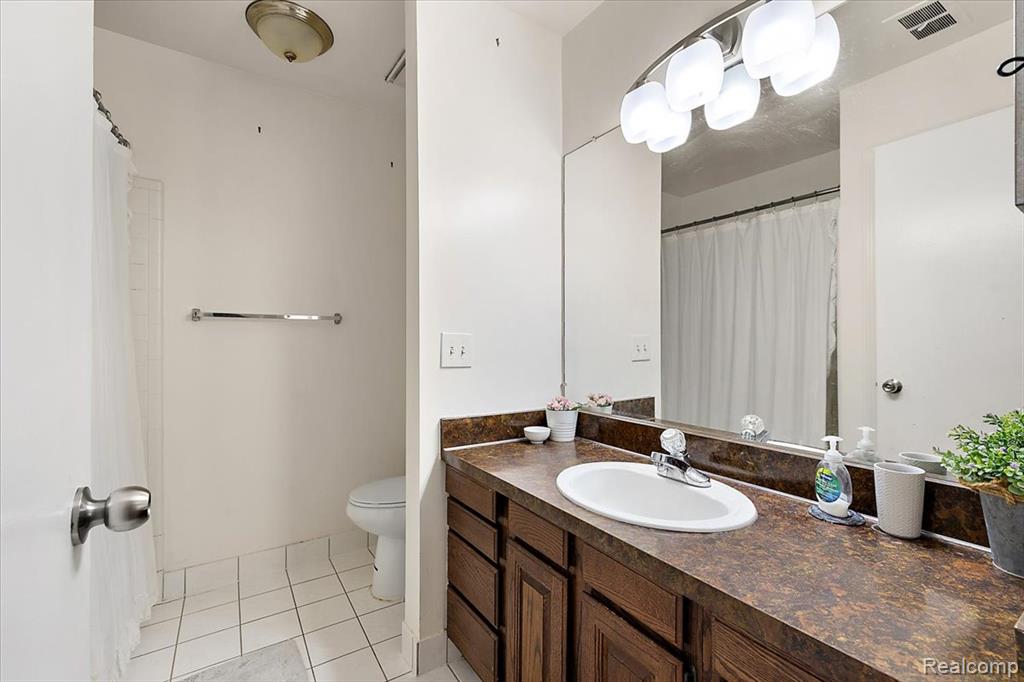 7361 Radcliff Drive, West Bloomfield, MI — Photo 13